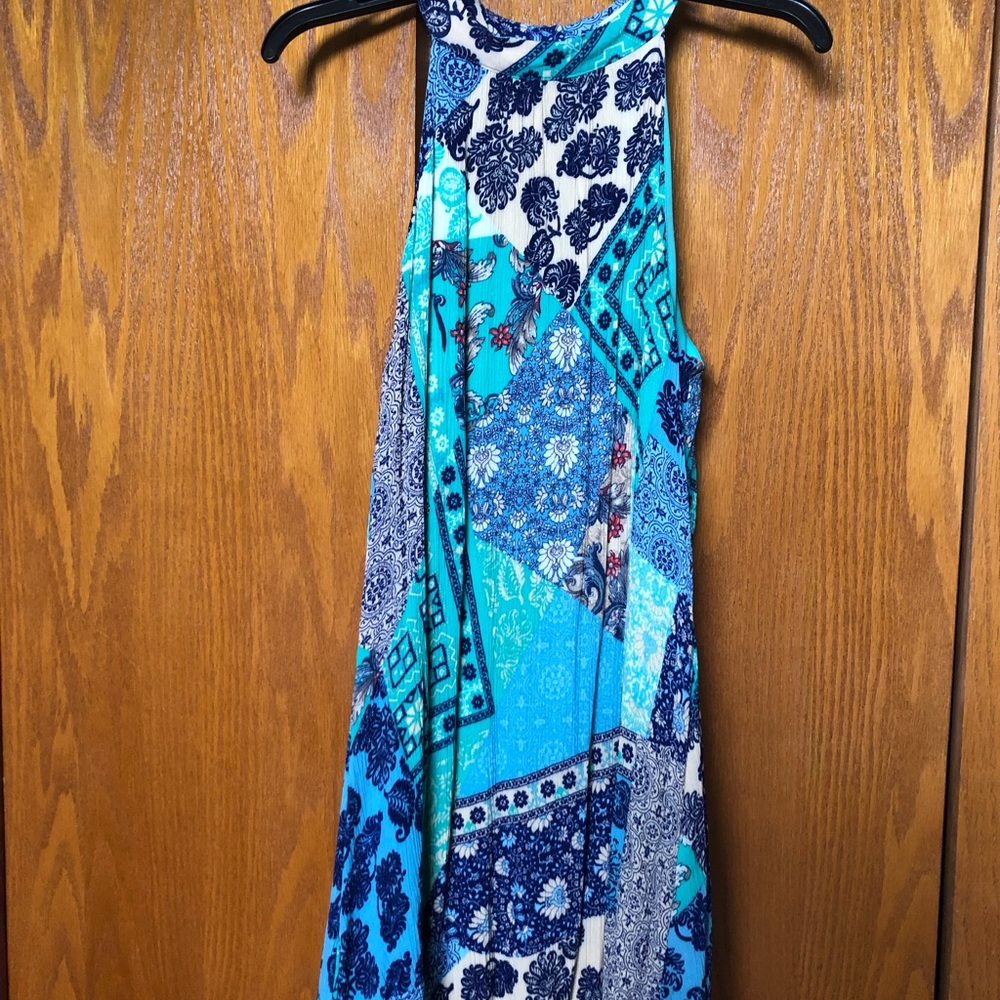 Like new, fun little dress that is lined